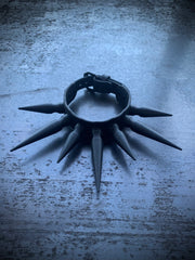 Blacked out wide collar with large spikes