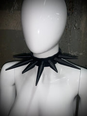 Blacked out wide collar with large spikes